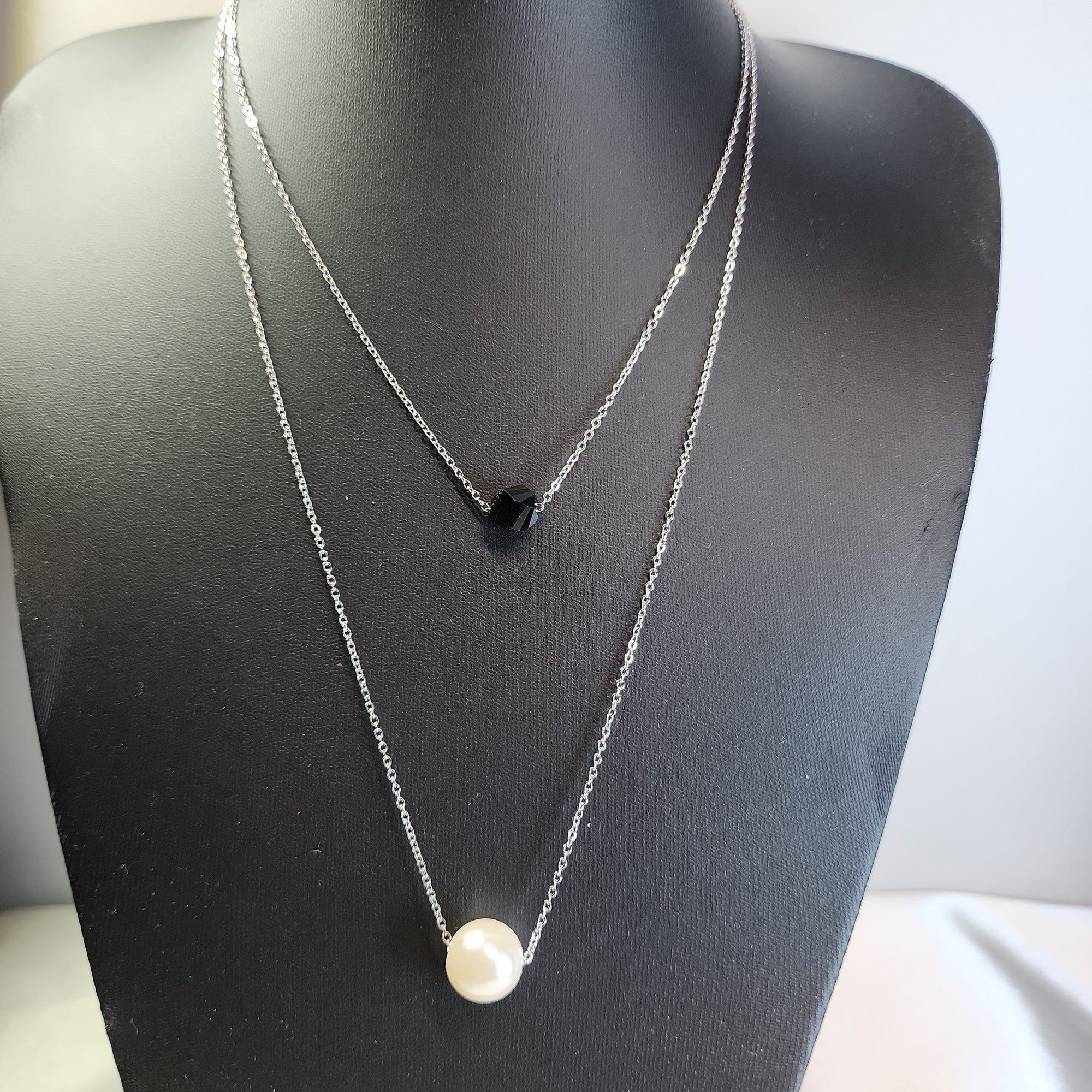 Black & white necklace