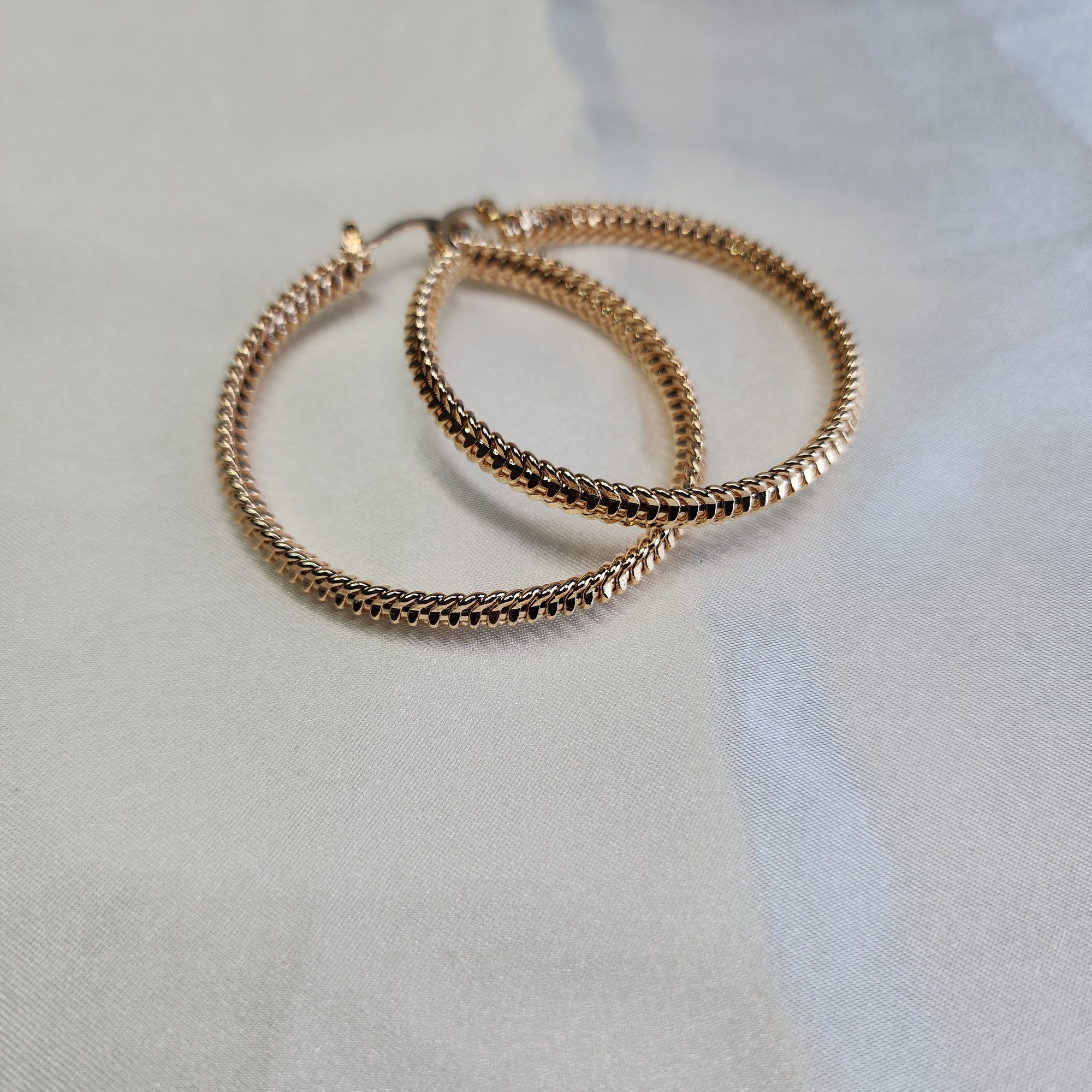 Vdesign gold hoop