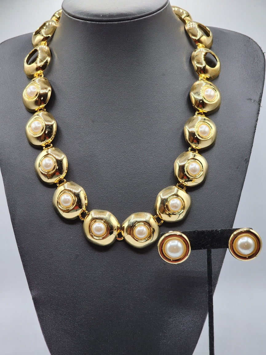 gold &amp; pearl button