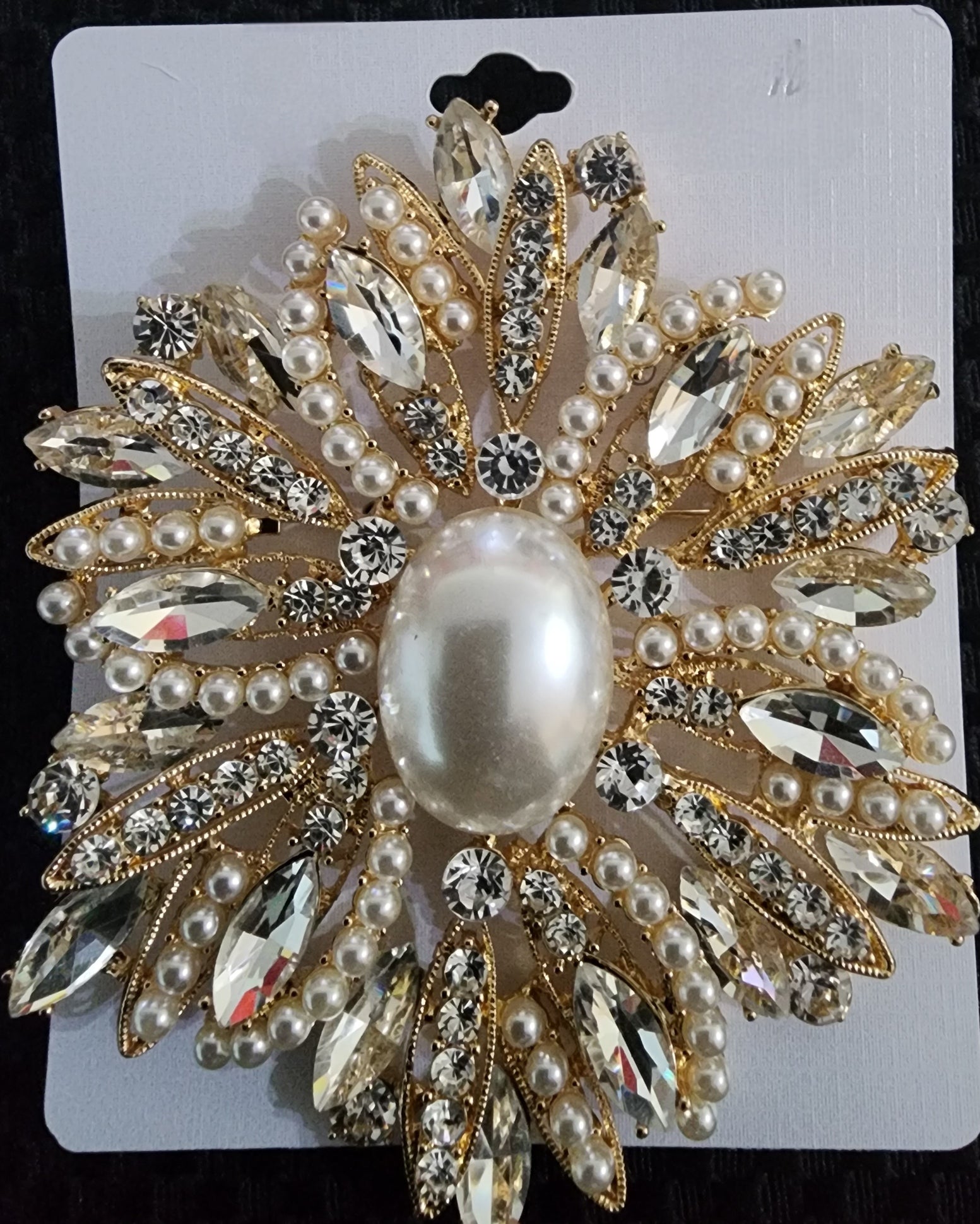 gold flower pearl brooch