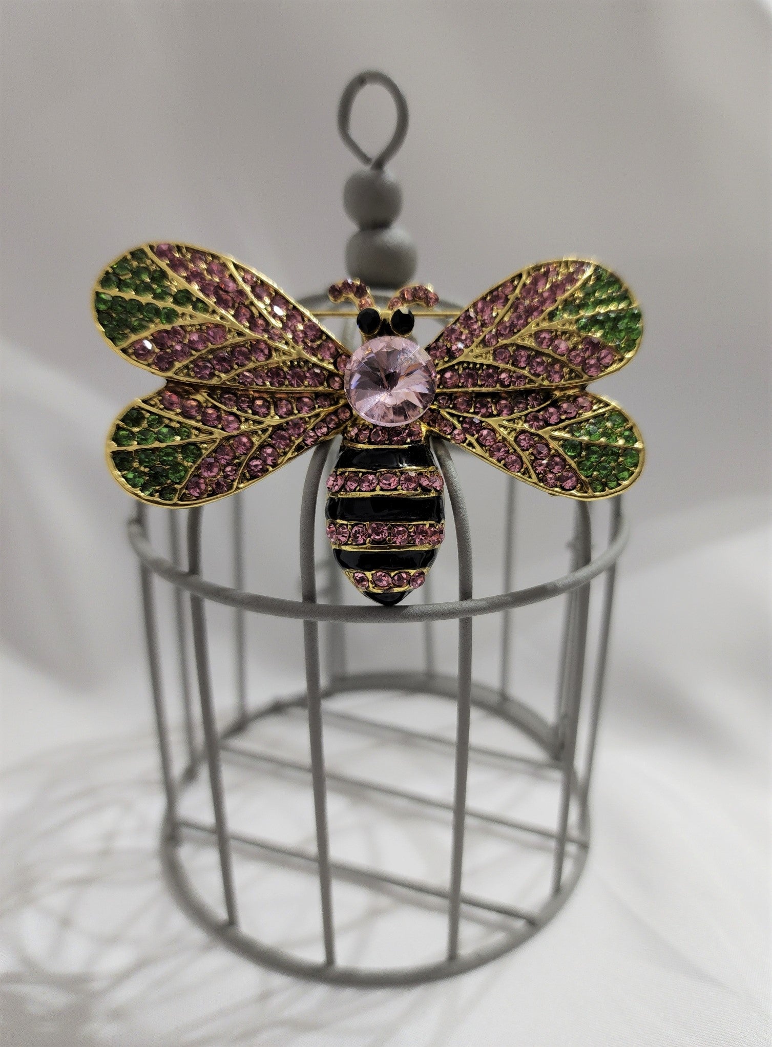 Bee pink & Green Brooch